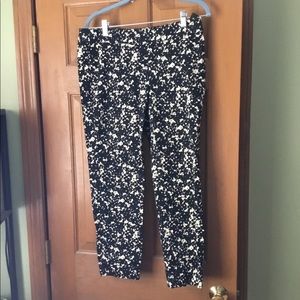 Skinny printed capris black and white